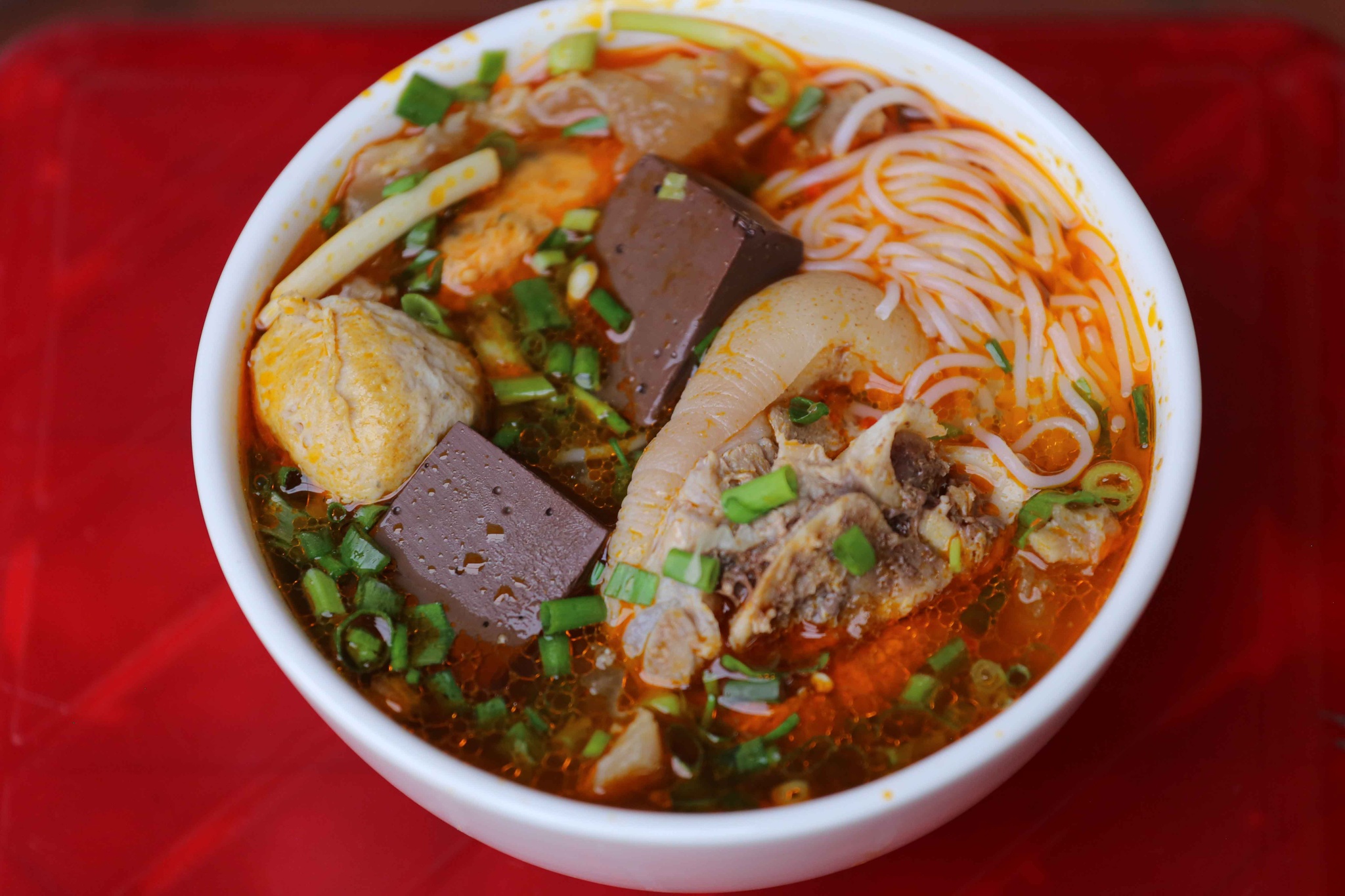 Bún bò Huế thập cẩm