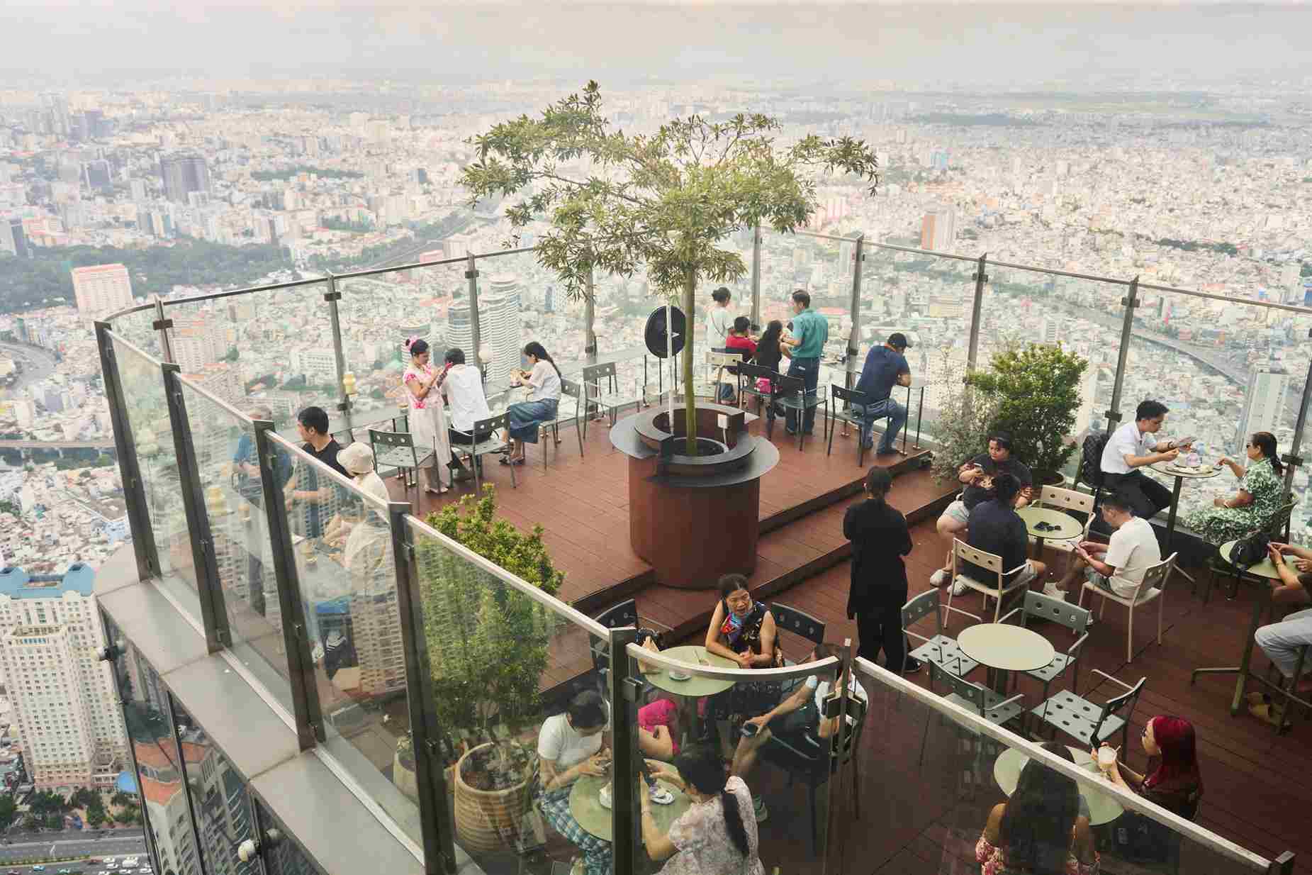 quán bar view đẹp trên cao ngắm toàn cảnh thành phố Sài Gòn