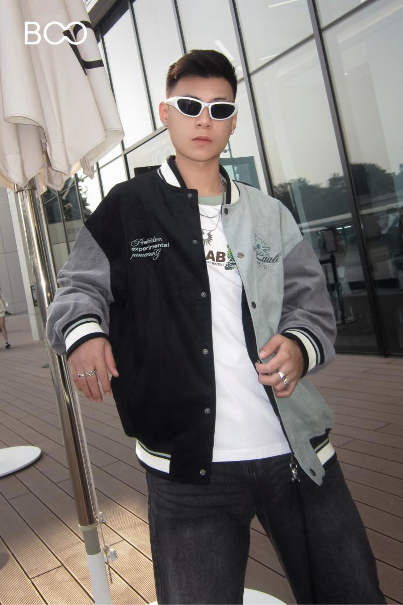 Hình ảnh áo bóng chày thương hiệu Boo với thiết kế sáng tạo, chất liệu cotton thoáng mát, mang phong cách streetwear trẻ trung và năng động.