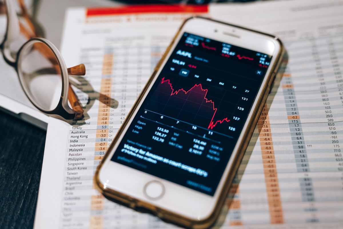 App chứng khoán uy tín hiển thị biểu đồ thị trường
