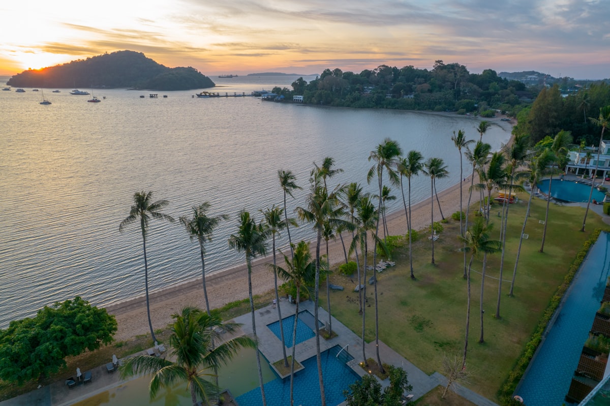 Bãi biển cát trắng tại resort đẹp nhất Phú Quốc