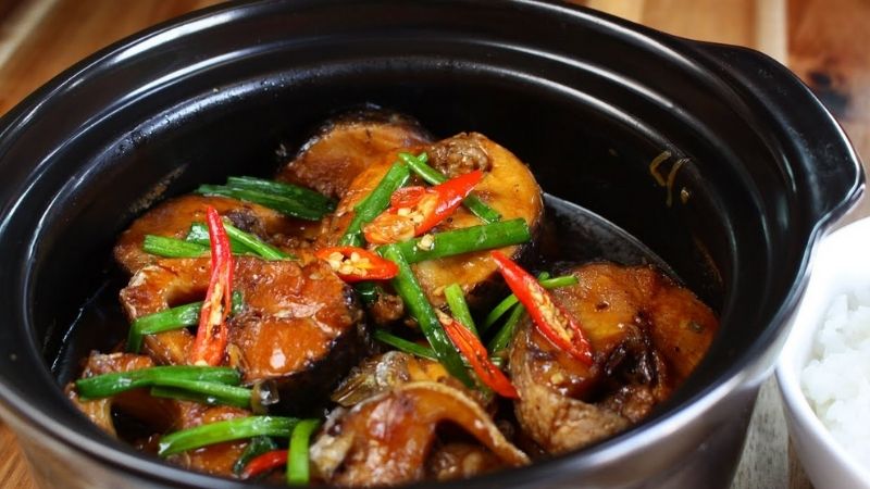 Kho cá bằng niêu đất