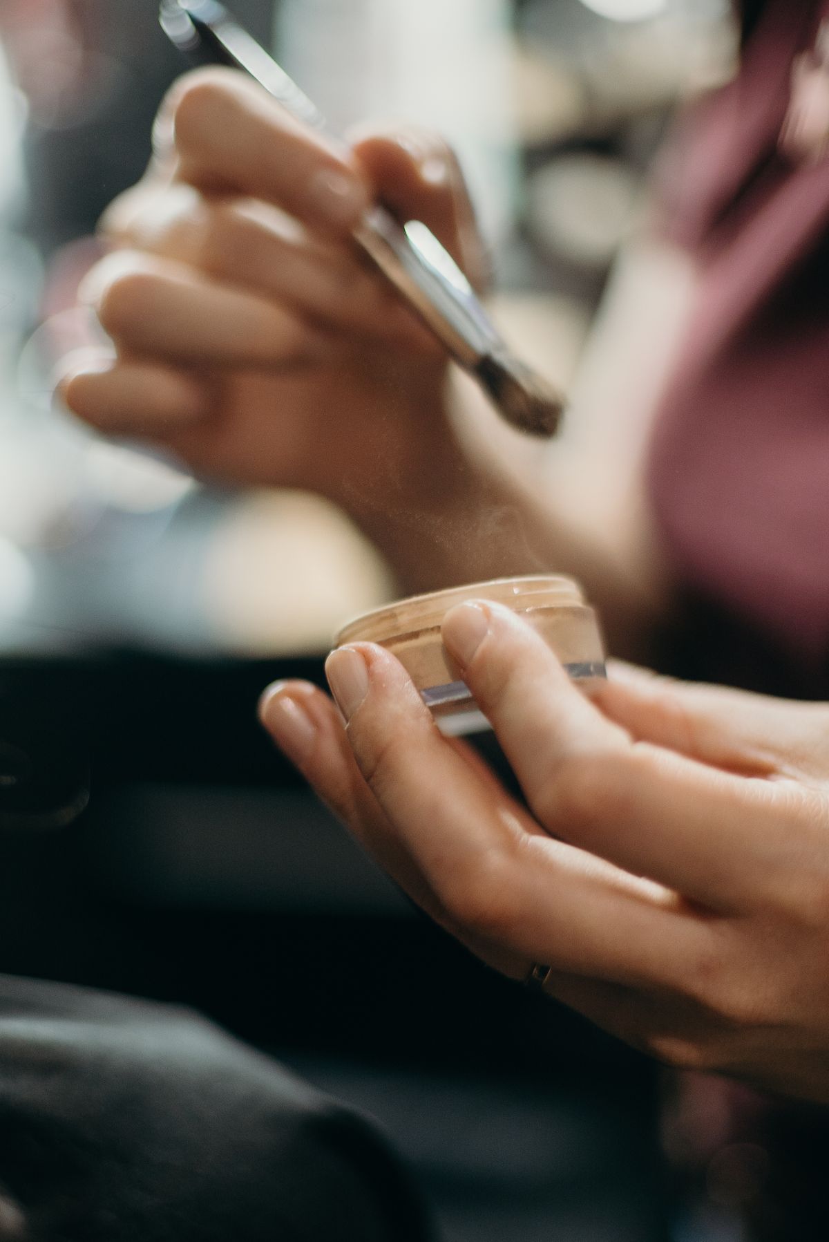Bộ dụng cụ trang điểm chuyên nghiệp của thợ makeup