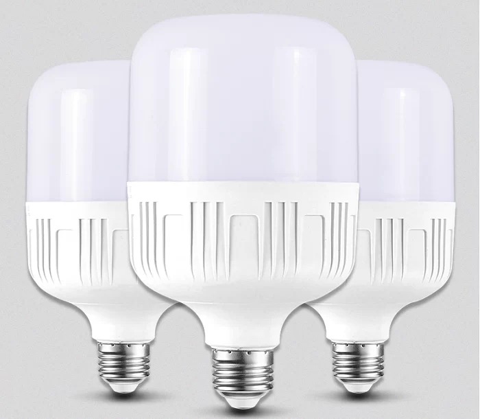 Bộ ba bóng đèn LED tiết kiệm điện công suất lớn.