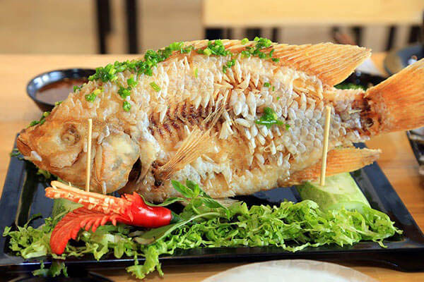 Cách làm cá chiên giòn không văng dầu