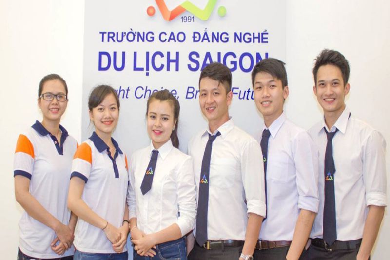 Sinh viên tại Lớp học nấu ăn Trường Du lịch Sài Gòn