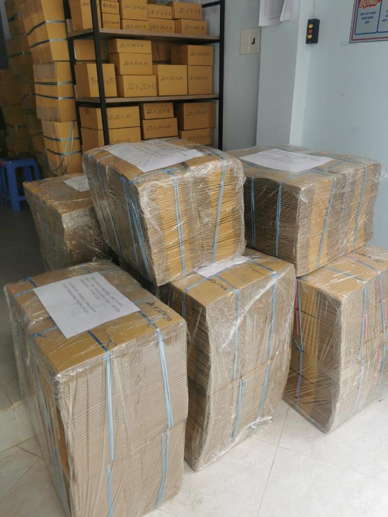 Logo HNBOX – đơn vị sản xuất thùng carton chuyên nghiệp, nguyên liệu giấy chất lượng cao, thiết kế theo yêu cầu, giá hợp lý.