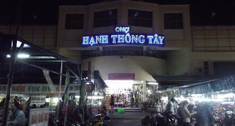 Chợ đêm Hạnh Thông Tây - Thiên đường mua sắm giá rẻ