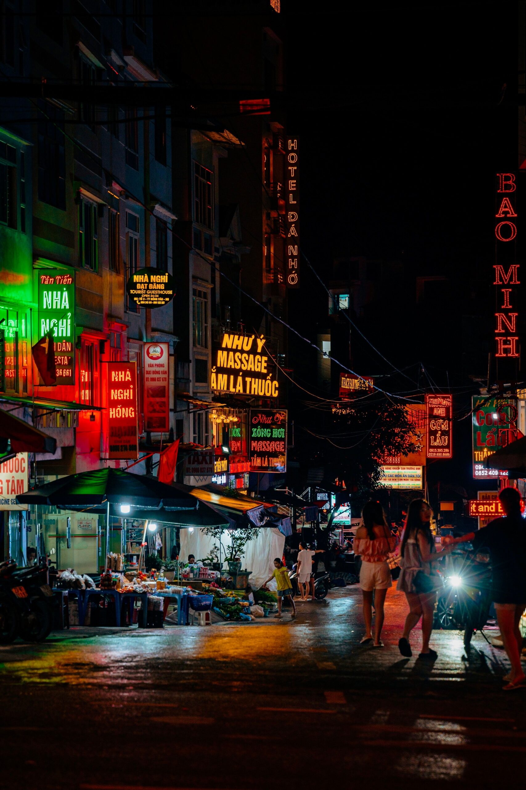 đèn neon chợ đêm Sài Gòn về đêm