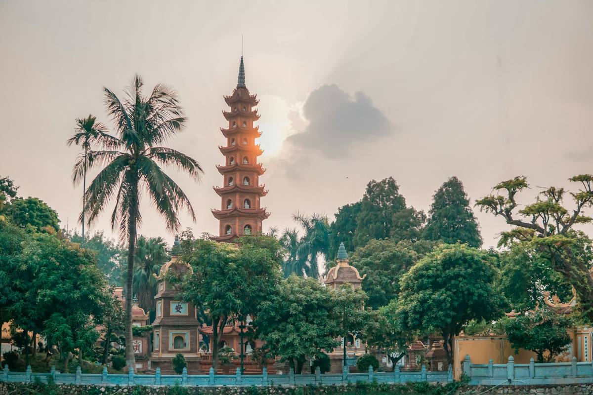 Chùa Trấn Quốc bên Hồ Tây, Hà Nội
