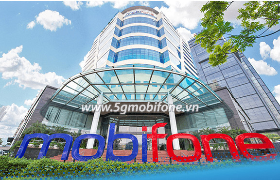 Trụ sở MobiFone – công ty công nghệ thông tin – viễn thông Việt Nam, với kiến trúc hiện đại và logo lớn phía trước, thể hiện định hướng phát triển thành tập đoàn công nghệ số.