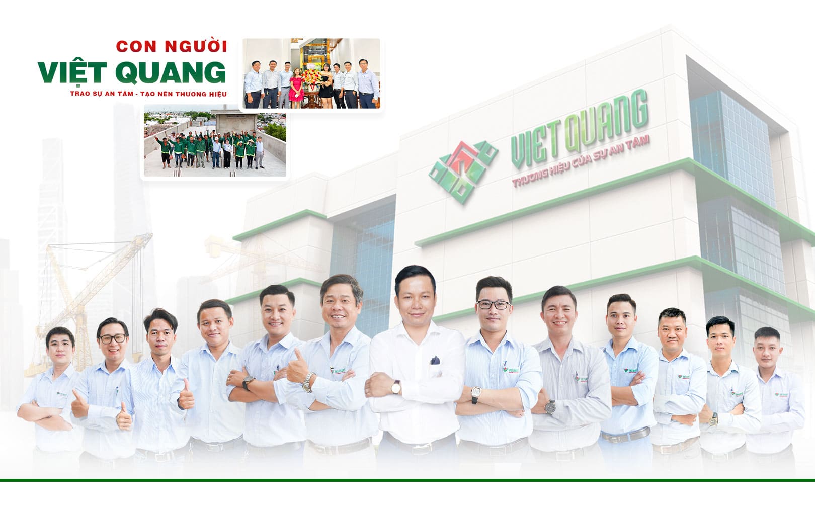 Đội ngũ nhân sự của Việt Quang Group – công ty cải tạo nhà tại TP.HCM – chụp ảnh trước trụ sở hiện đại, thể hiện sự chuyên nghiệp và uy tín.