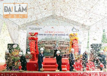 Lễ khởi công dự án du lịch sinh thái với múa lân, lãnh đạo xúc cát và pháo kim tuyến, do công ty tổ chức lễ kỷ niệm Đại Lâm Event thực hiện.