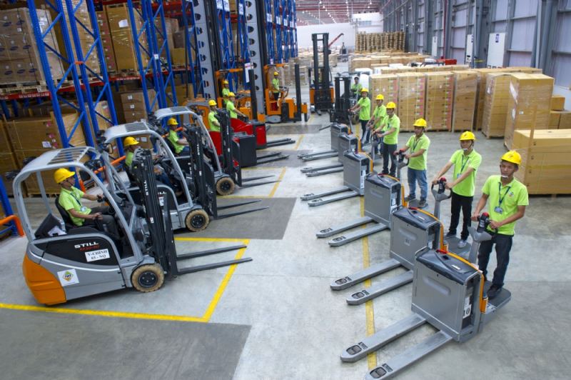 Đội xe vận tải của công ty vận tải Transimex hoạt động tại cảng cạn ICD hiện đại, chuyên xử lý hàng hóa đa dạng và phức tạp.