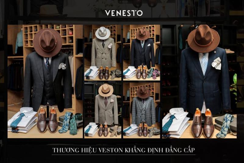 Bộ sưu tập veston nam tại Venesto được trưng bày kèm mũ và giày tây sang trọng – thể hiện phong cách Ý cổ điển và đẳng cấp của cửa hàng bán áo vest tại TP.HCM.
