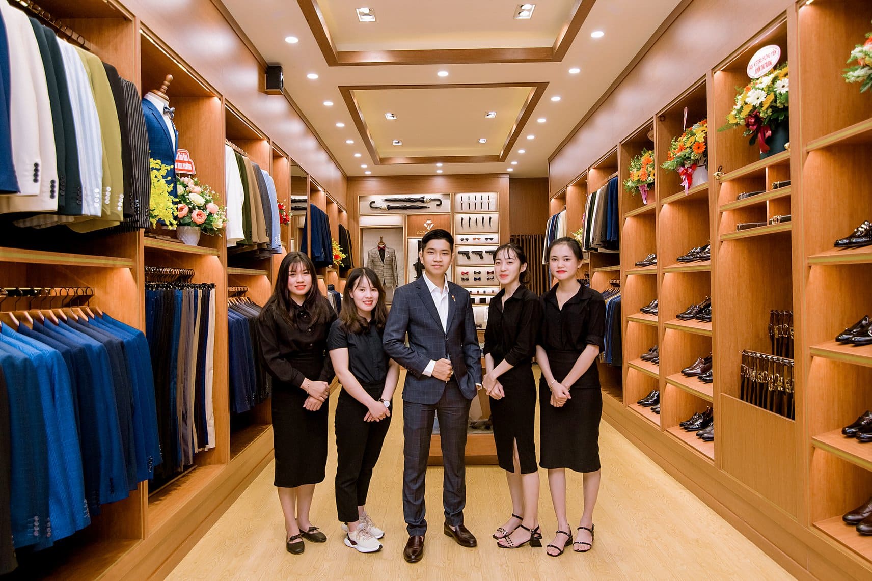 Cửa hàng bán áo vest Adam Store tại TP.HCM với không gian vest lịch lãm và đội ngũ nhân viên tư vấn chuyên nghiệp