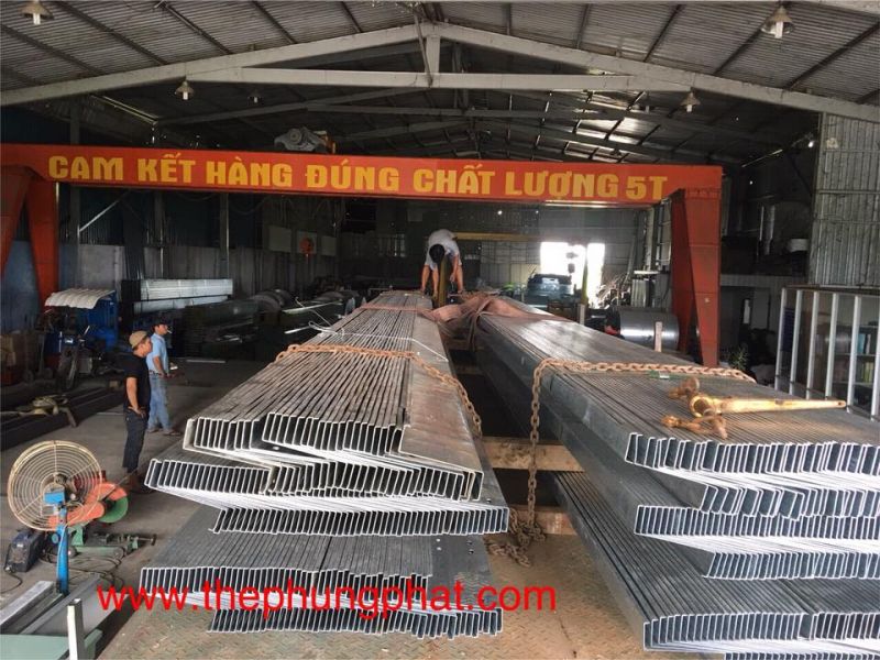 Đại lý sắt thép Hưng Phát tại TP.HCM, cung cấp thép xây dựng chính hãng, đầy đủ giấy tờ chứng nhận, dịch vụ giao hàng chuyên nghiệp, đúng tiến độ.