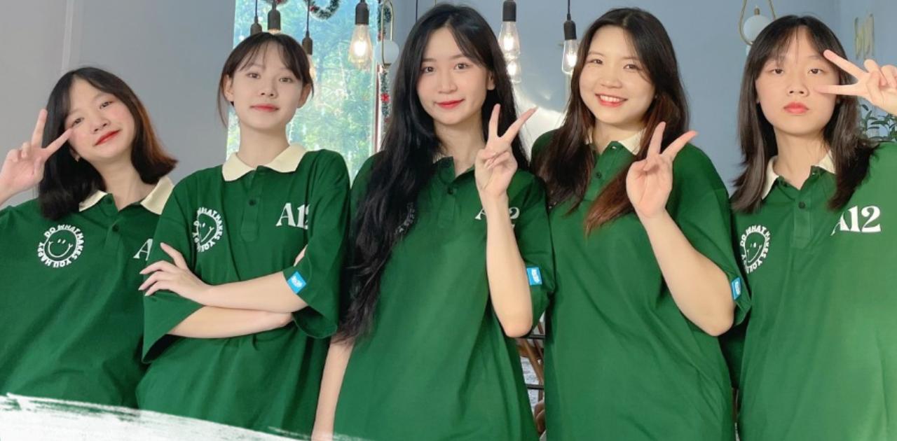 Xu hướng đặt áo lớp màu xanh lá cây cổ cream thời thượng.