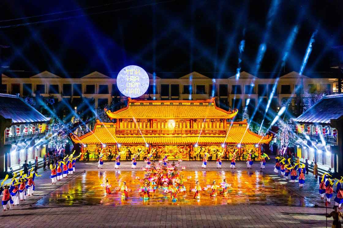 Đi xem show diễn văn hóa nghệ thuật thần thoại.