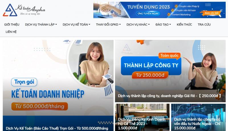 Nhân viên Anpha đang xử lý hồ sơ sổ sách kế toán và báo cáo thuế cho doanh nghiệp mới thành lập tại TP.HCM.