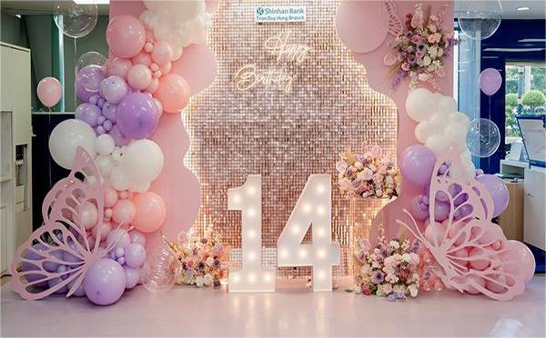 Mẫu dịch vụ trang trí tiệc tại gia cho đám cưới sang trọng.