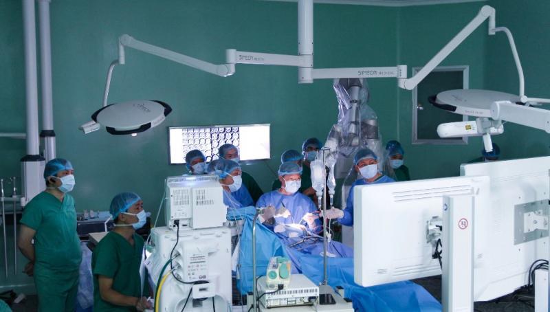 Bệnh viện Nhân dân 115 nổi bật trong khám và điều trị rối loạn tiền đình, kết hợp nội khoa, ngoại khoa và phục hồi chức năng giúp bệnh nhân hồi phục nhanh chóng và hiệu quả.