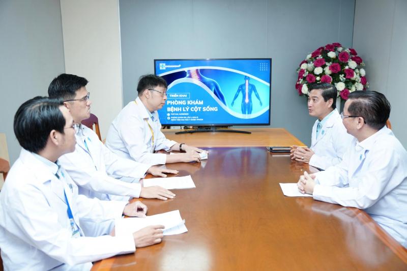 Hình ảnh Bệnh viện Đại học Y Dược TP. Hồ Chí Minh – nơi quy tụ đội ngũ bác sĩ chuyên môn sâu, ứng dụng công nghệ tiên tiến trong điều trị thoái hóa cột sống.