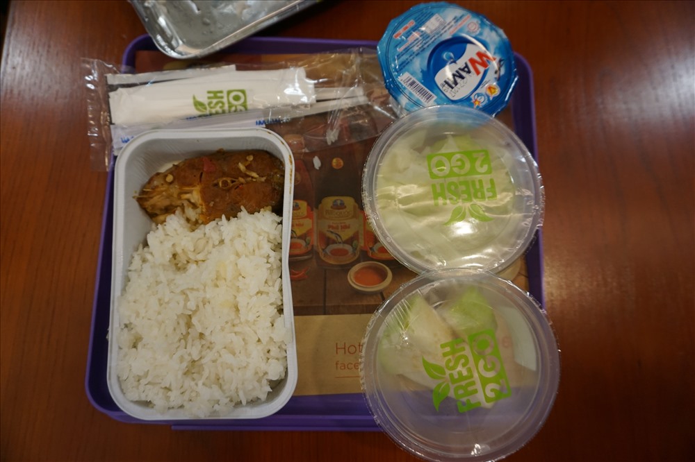 5.jpg	Khay đồ ăn trên tàu hỏa chất lượng