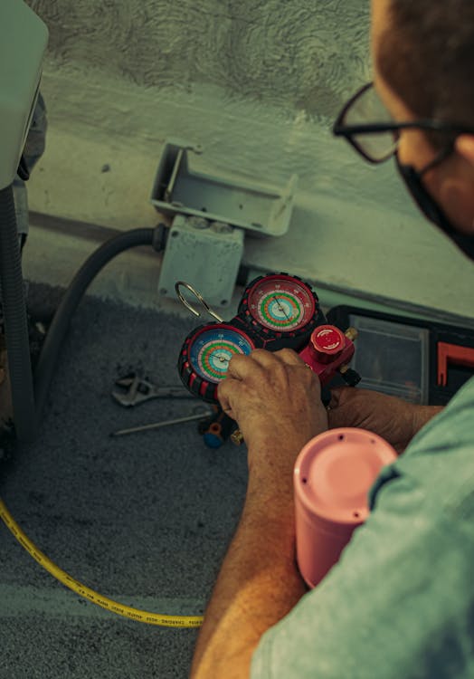 Đo áp suất gas máy lạnh chuyên nghiệp