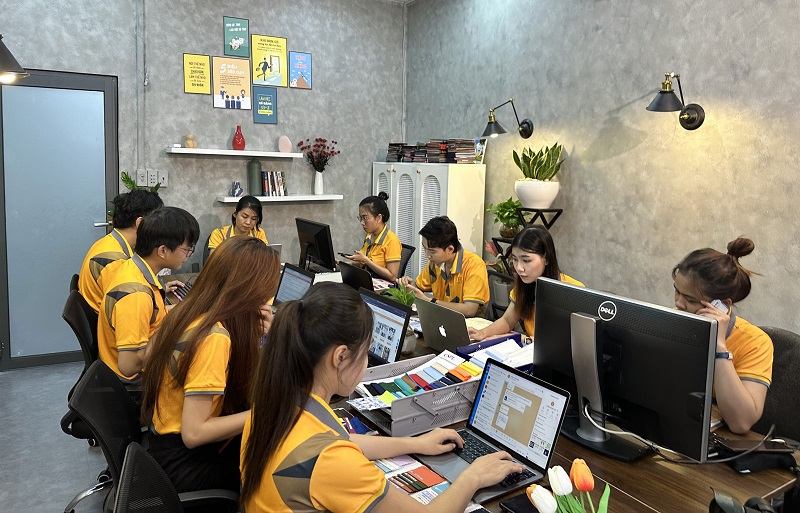May Phú Quý – Đơn vị may đồng phục công sở uy tín với hơn 15 năm kinh nghiệm, quy trình sản xuất khép kín và dịch vụ khách hàng tận tâm.