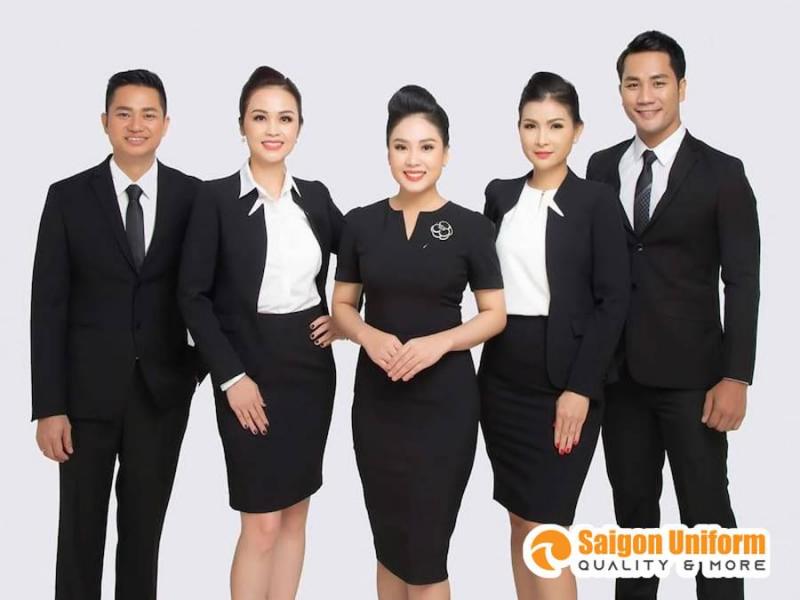 Hình ảnh may đồng phục công sở do Saigon Uniform sản xuất, thiết kế hiện đại, phù hợp nhiều ngành nghề, áp dụng công nghệ tiên tiến để đảm bảo chất lượng và tiến độ.
