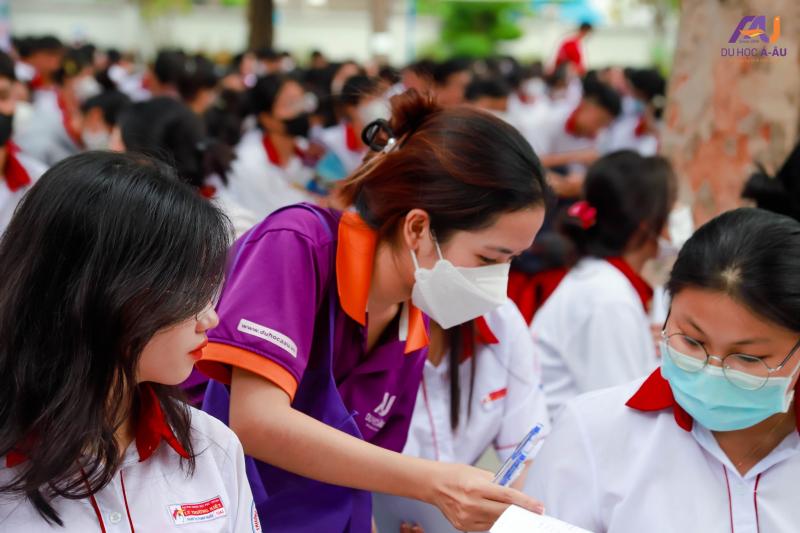Hình ảnh Công ty tư vấn du học Á - Âu tại TP.HCM – đơn vị uy tín trong lĩnh vực du học Thụy Sỹ, cung cấp đa dạng chương trình học và hỗ trợ toàn diện cho sinh viên.