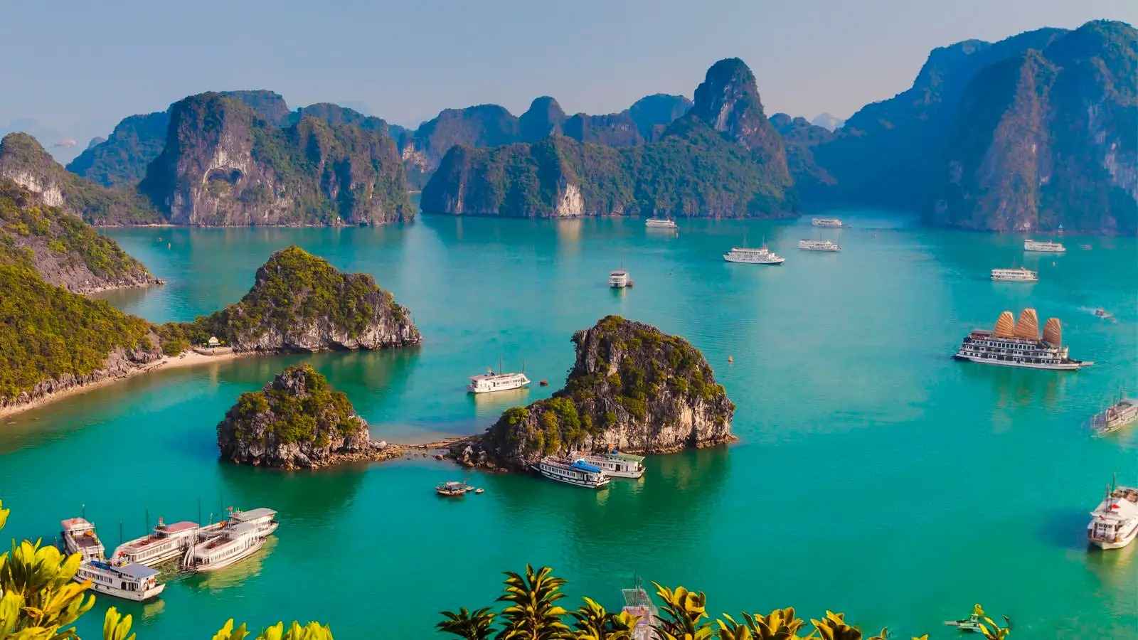 Du thuyền trên vịnh Hạ Long dịp du lịch 3 ngày 2 đêm.