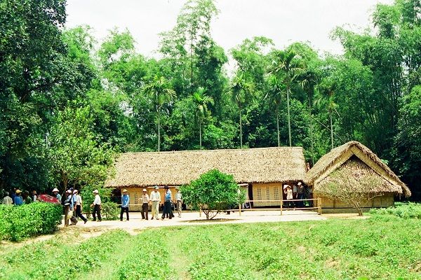 Toàn cảnh Làng Sen, quê hương Chủ tịch Hồ Chí Minh – địa điểm du lịch nổi tiếng mang ý nghĩa thiêng liêng.