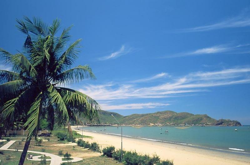 Biển Quy Hòa – địa điểm du lịch mang vẻ đẹp trầm lắng, gắn liền Hàn Mặc Tử.