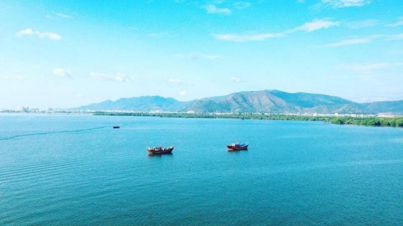 Đầm Thị Nại – địa điểm du lịch hấp dẫn với bình minh, hoàng hôn và hải sản tươi ngon.