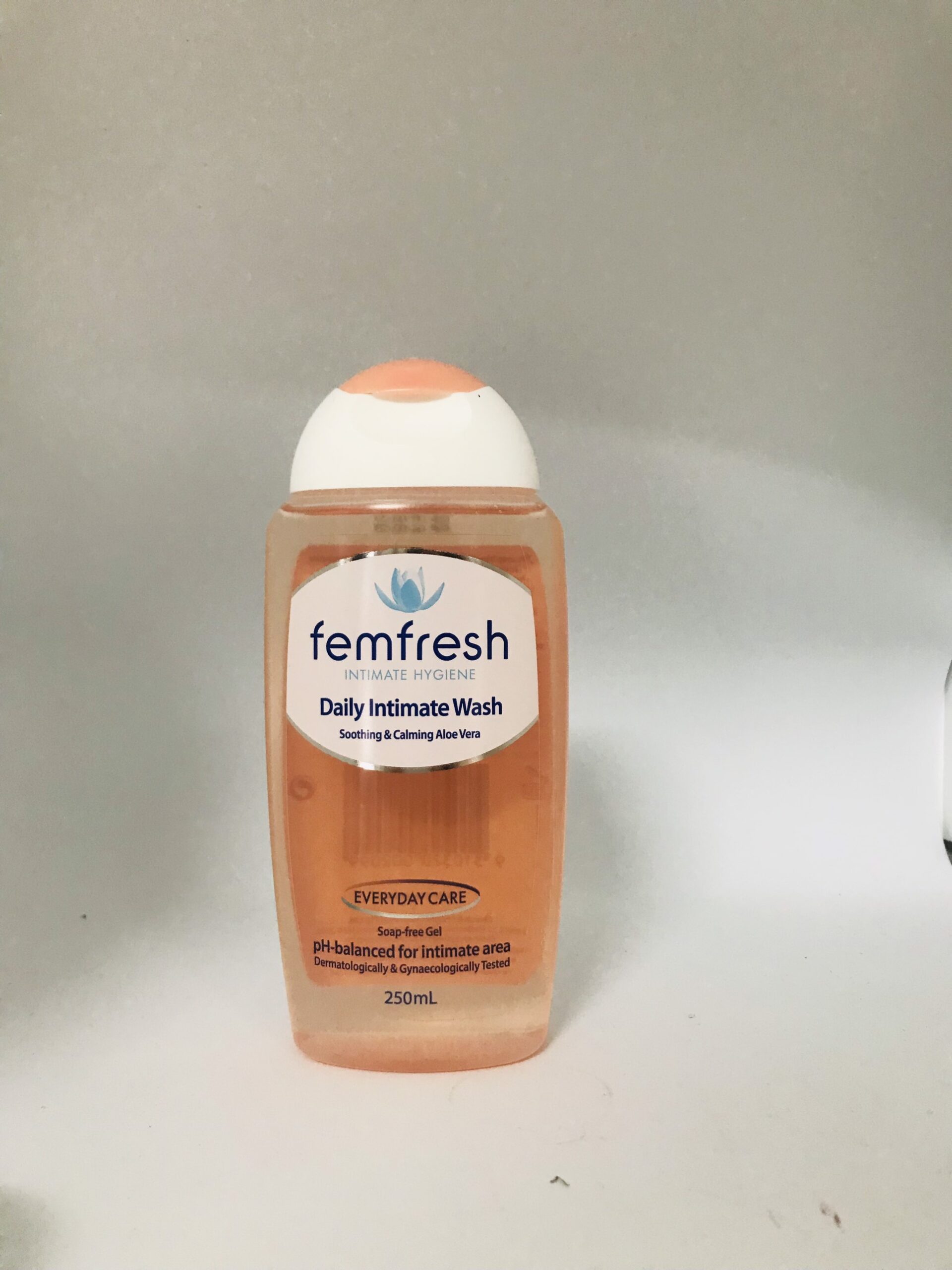 dung dịch vệ sinh phụ nữ Femfresh Daily Intimate Wash