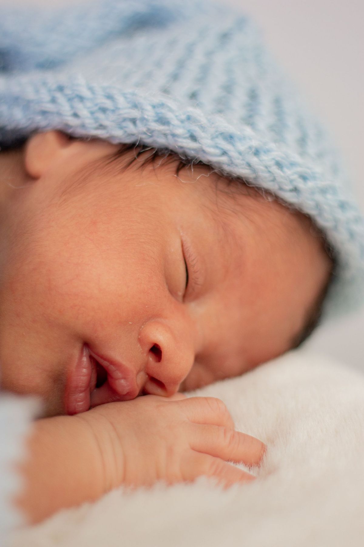 Bé ngủ ngon khi được bảo vệ khỏi muỗi an toàn