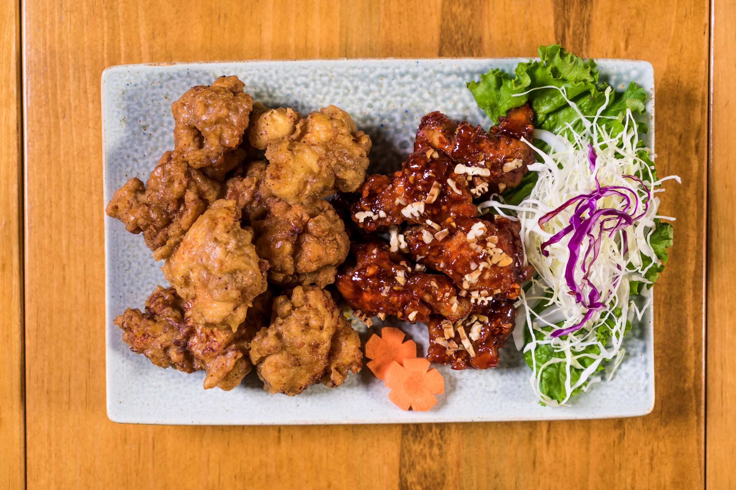 Đĩa gà rán giòn sốt cay ngọt kiểu Hàn Quốc tại quán Don Chicken TPHCM
