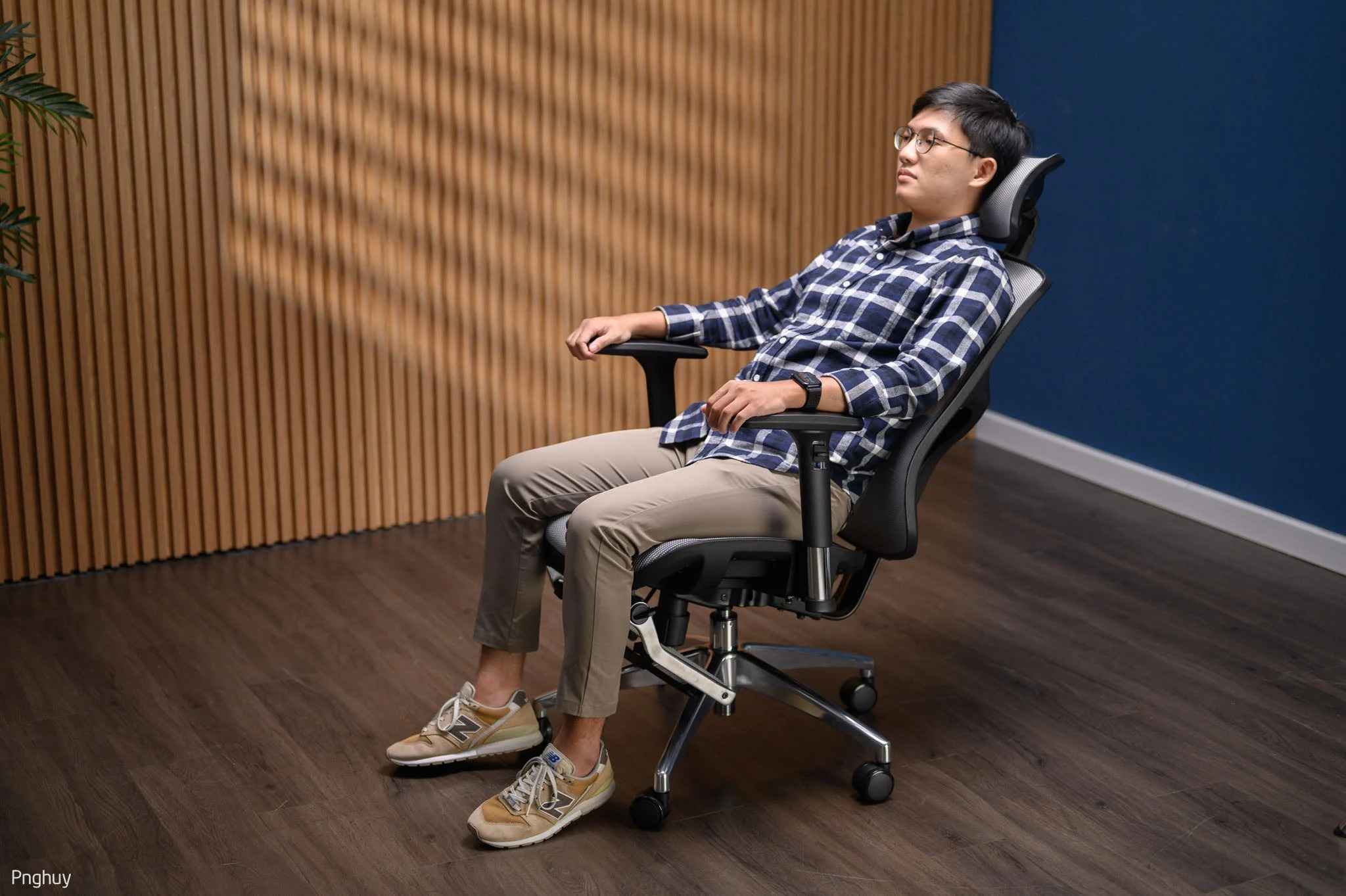 Ghế công thái học khung trắng lưới xám cao cấp