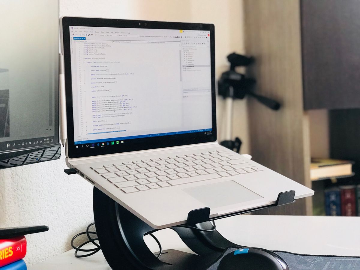 Giá đỡ laptop cho văn phòng tại nhà