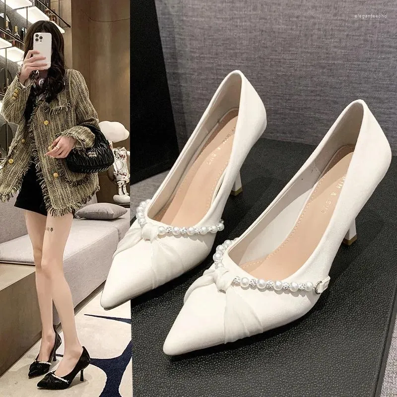 Giày cao gót mũi nhọn