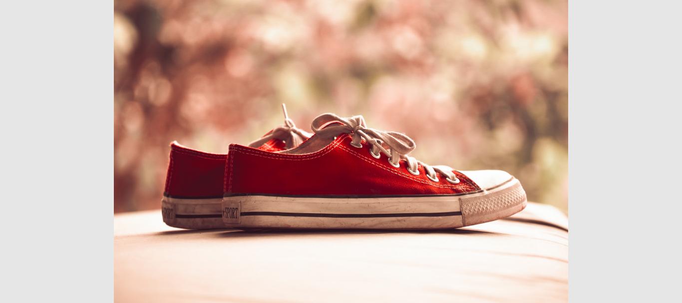 giay sneaker vai nam mau do ca tinh nang dong