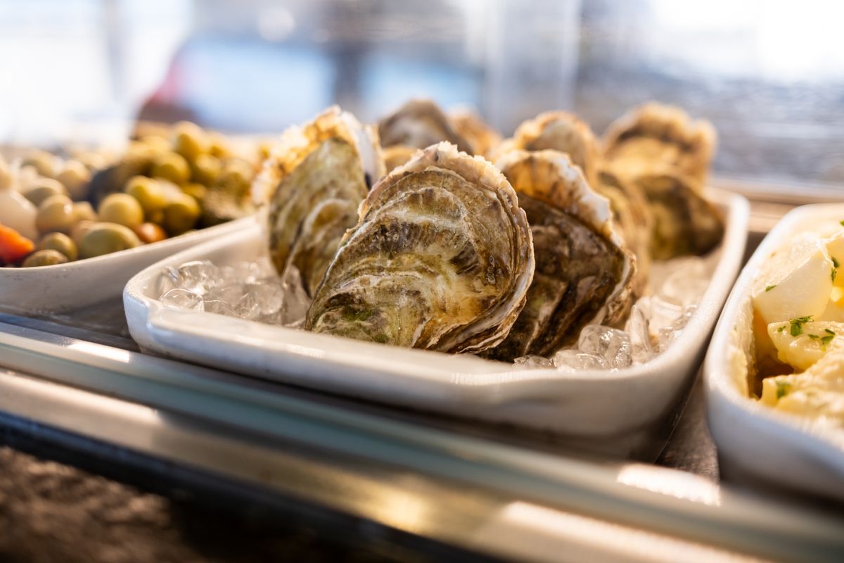 Hàu tươi tại buffet hải sản Sài Gòn