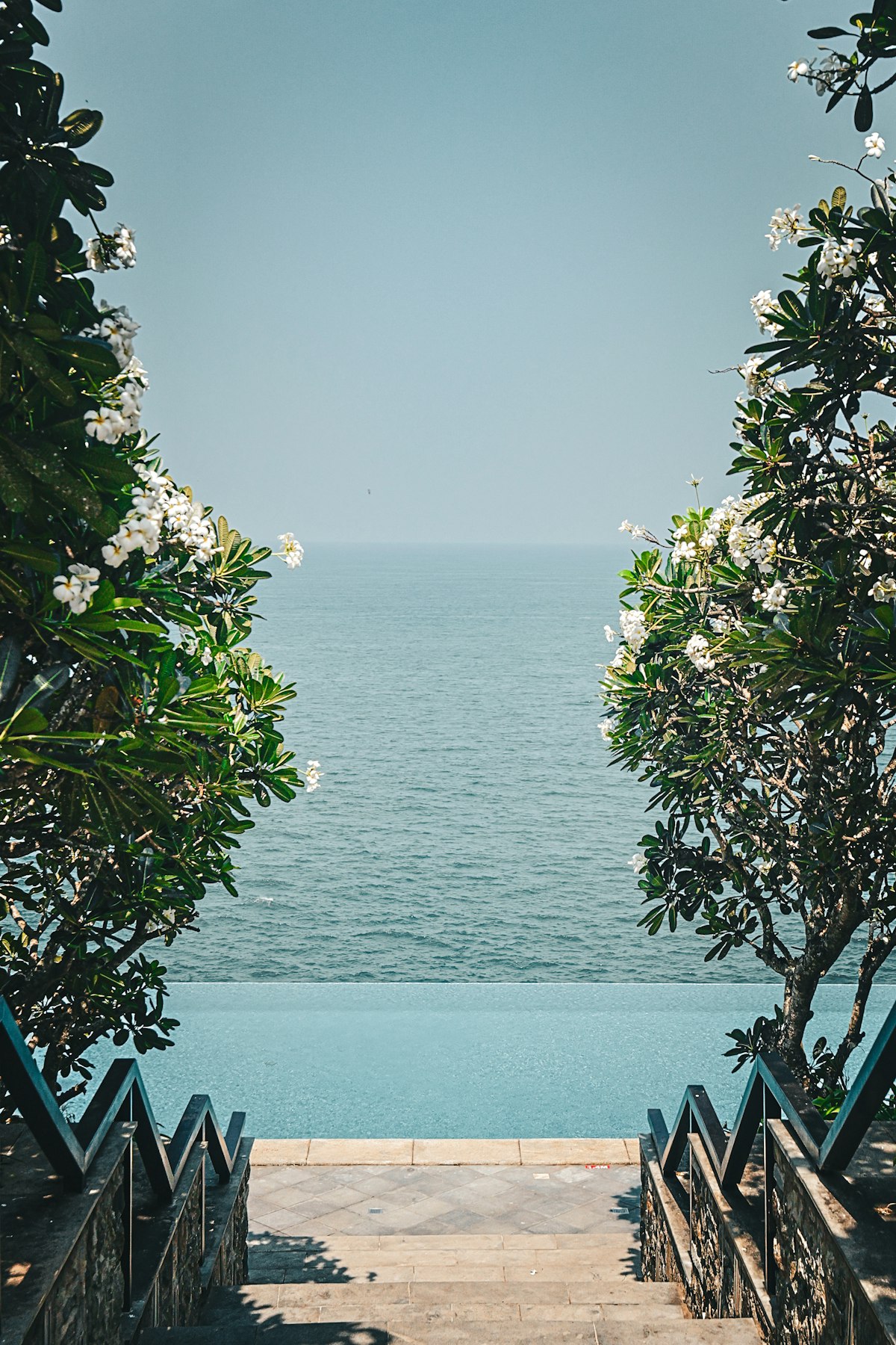Hồ bơi vô cực hướng biển tại resort đẹp nhất Phú Quốc