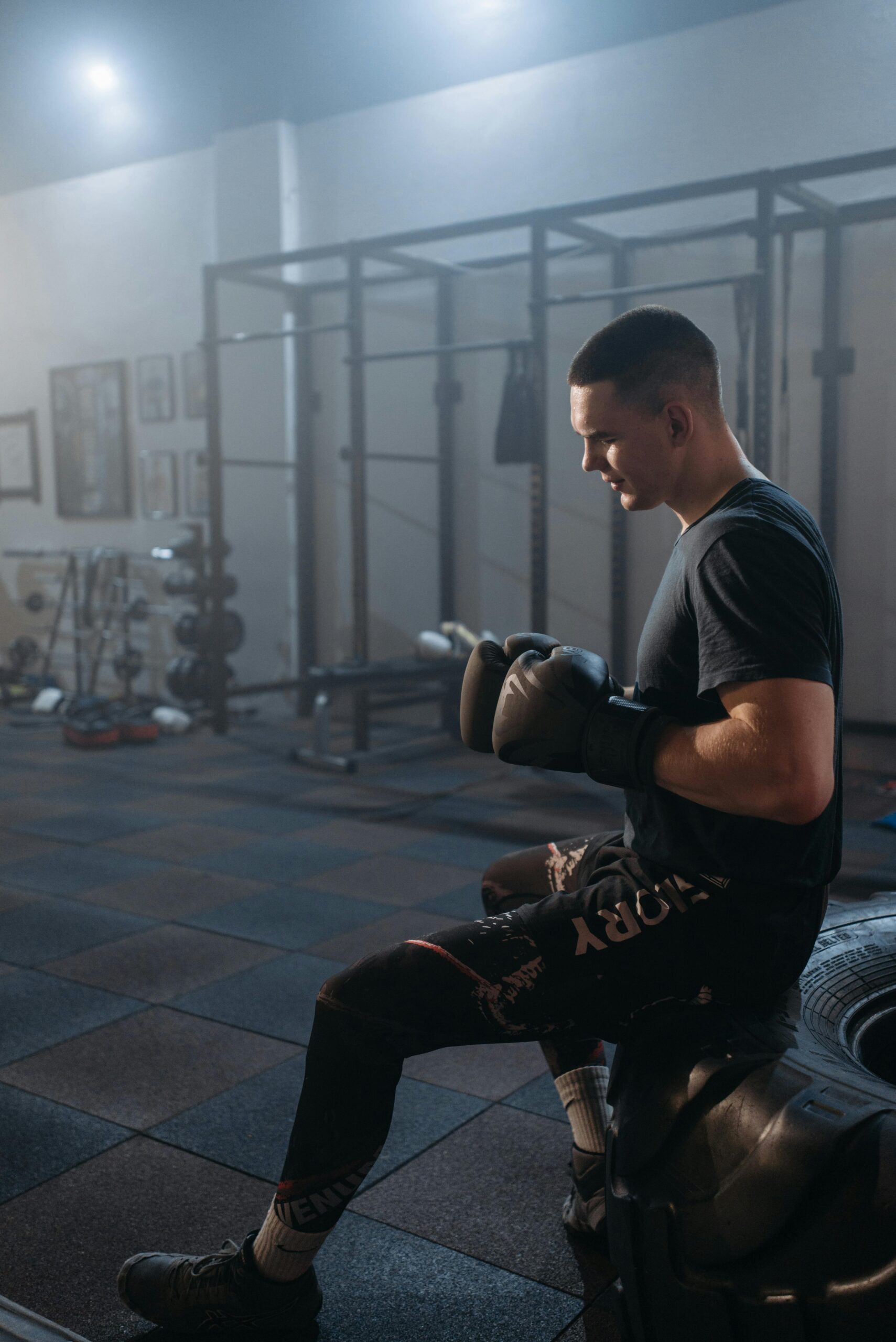 Học viên boxing nghỉ ngơi sau buổi tập luyện
