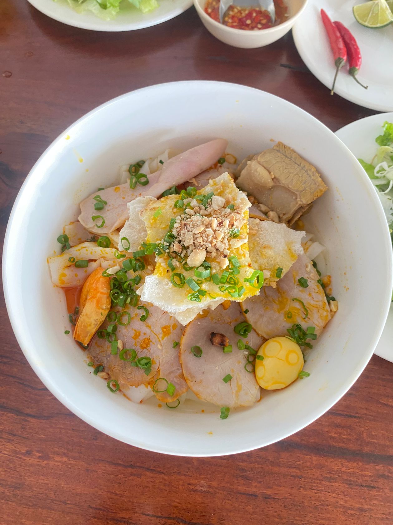 Tô hủ tiếu nước nóng hổi thơm lừng