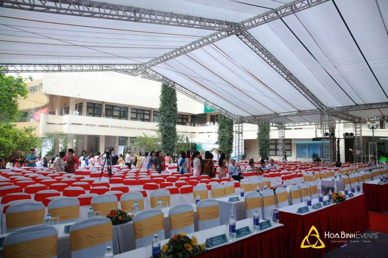 Dịch vụ cho thuê nhà bạt sự kiện chuyên nghiệp của HoabinhEvents tại TP. HCM, đa dạng kích thước và thiết kế.