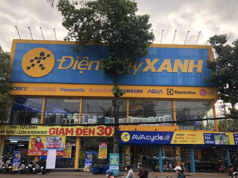 Kệ trưng bày máy massage chân nhiều thương hiệu tại Điện Máy Xanh TP. HCM, dịch vụ giao hàng tận nơi.