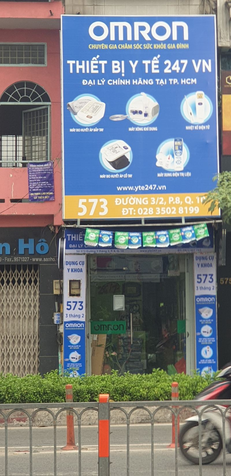Máy massage chân chính hãng được phân phối bởi Y Tế 247 tại TP. HCM, có chứng nhận chất lượng rõ ràng.